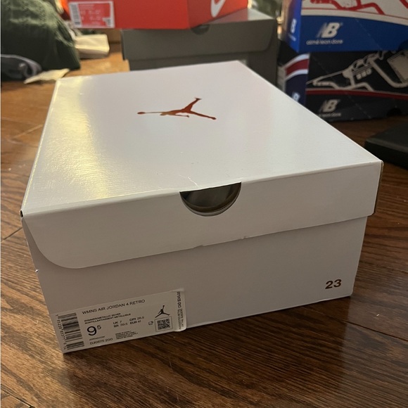 Jordan 4 Shimmer - Picture 3 of 4